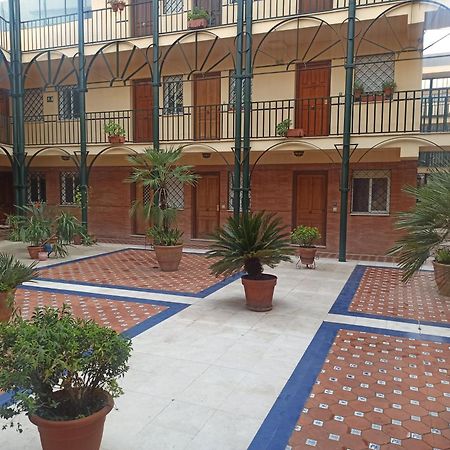En Patio Sevillano Alameda-Isla Magica Exterior photo