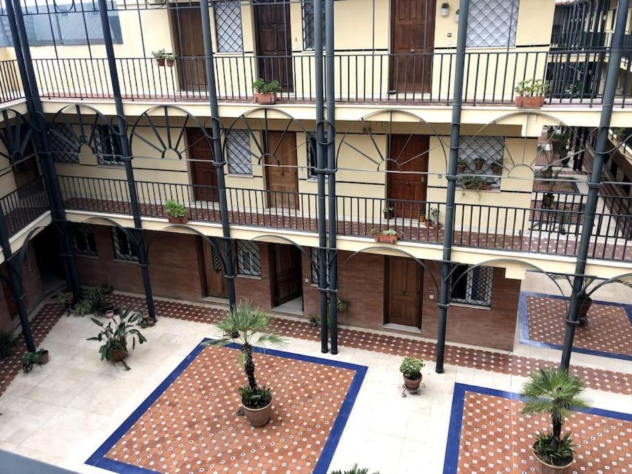 En Patio Sevillano Alameda-Isla Magica Exterior photo